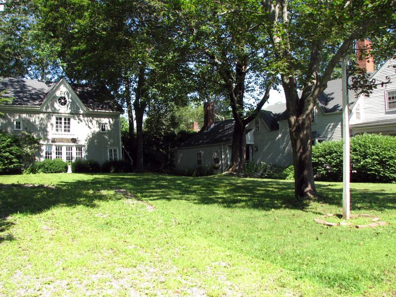 Before the yard at Carriage House Gardens was transformed into a veritable courtyard of gardening delights. Courtesy of Lucia Droby