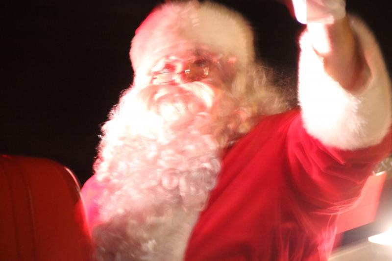 “And to all a good night!” DIANE DORBIN/Boothbay Register Santa Boothbay