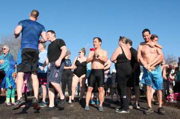 Chief Hasch pumping up the penguins. DIANE DORBIN/Boothbay Register Penguin Plunge 2017