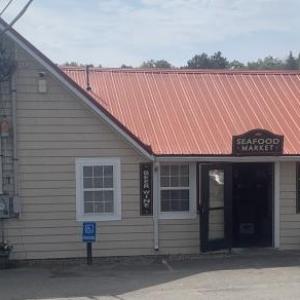 Southport selectmen approved a liquor license renewal for Robinson's Wharf during the Aug. 13 board meeting. BILL PEARSON/Boothbay Register Robinson's