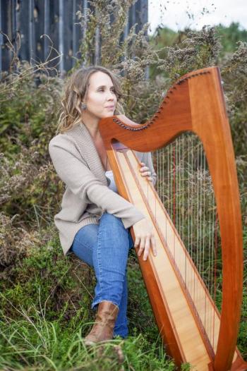 Harpist Danielle Paus