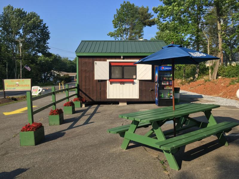 The Cook’s Corner in Damariscotta has a drive-thru window and picnic tables. SUZI THAYER/Boothbay Register