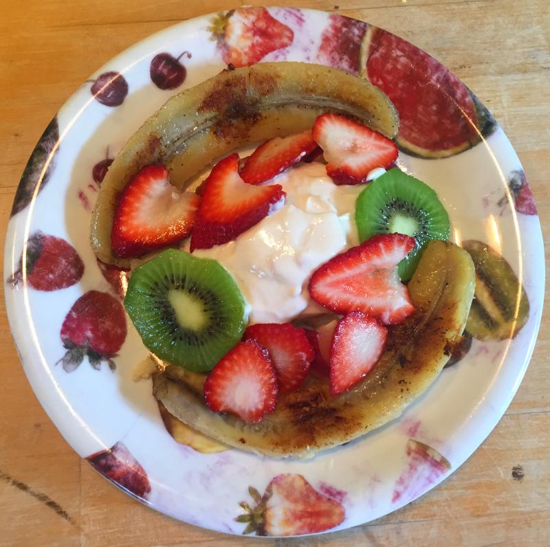 A few health-minded friends start the day with fruit and yogurt. SUZI THAYER/Boothbay Register