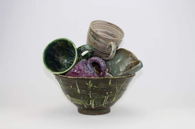 A bowl and cups ... an ambitious piece!