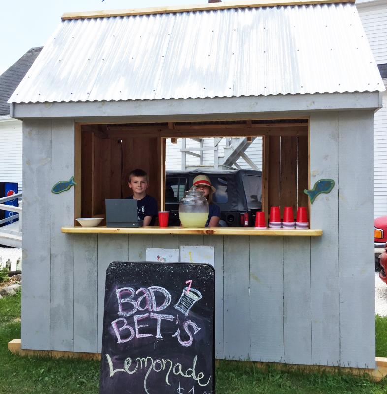Bad Bet’s Lemonade stand. SUZI THAYER/Boothbay Register