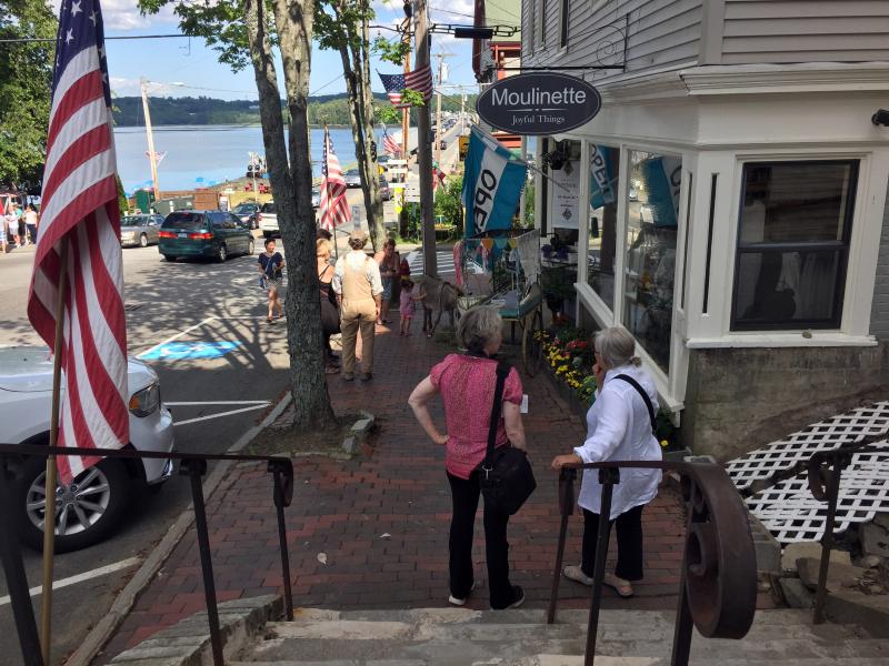 People begin gathering on the street for the Wiscasset Art Walk on June 30. SUZI THAYER/Wiscasset Newspaper