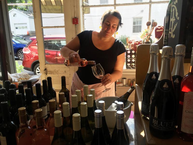 Jessica Small pours wine at Treats. SUZI THAYER/Wiscasset Newspaper