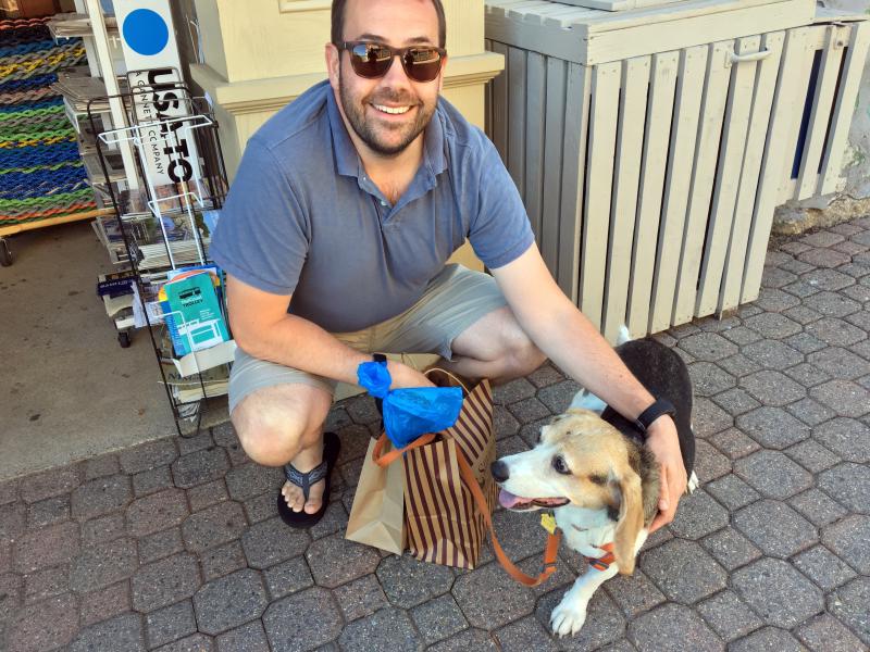 Aaron Stetter brought his pup Libby to the harbor from Washington, D.C. SUZI THAYER/Boothbay Register
