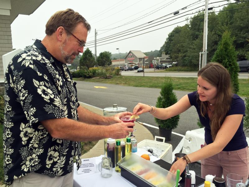 Drinks before the “Walking Home” event were complementary, with a ticket. SUZI THAYER/Boothbay Register