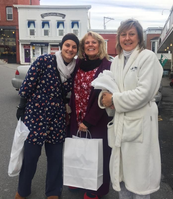 Kathy Frizzell, center, was out shopping with friends at last year’s Early Bird. SUZI THAYER/Boothbay Register