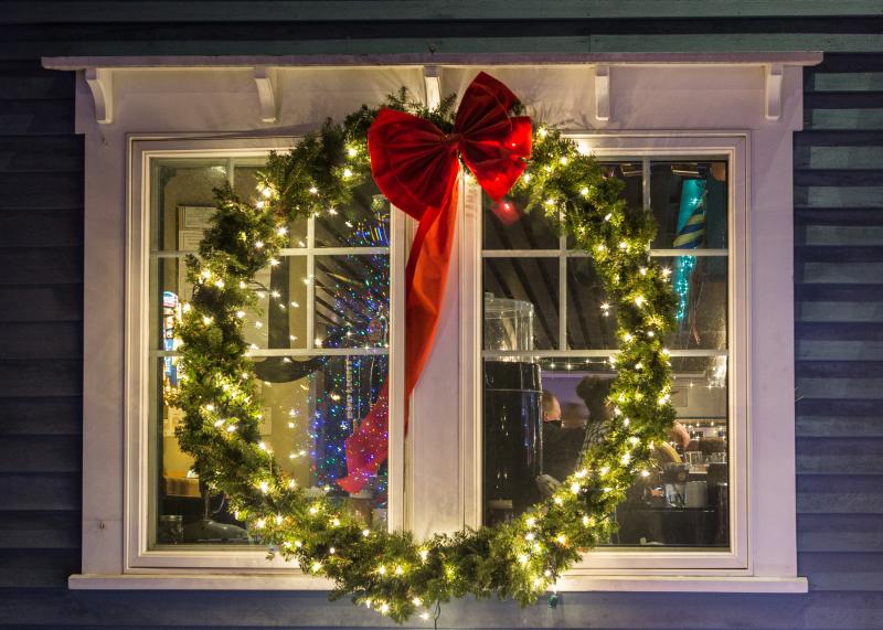 A window wreath. Courtesy of Michael Leonard