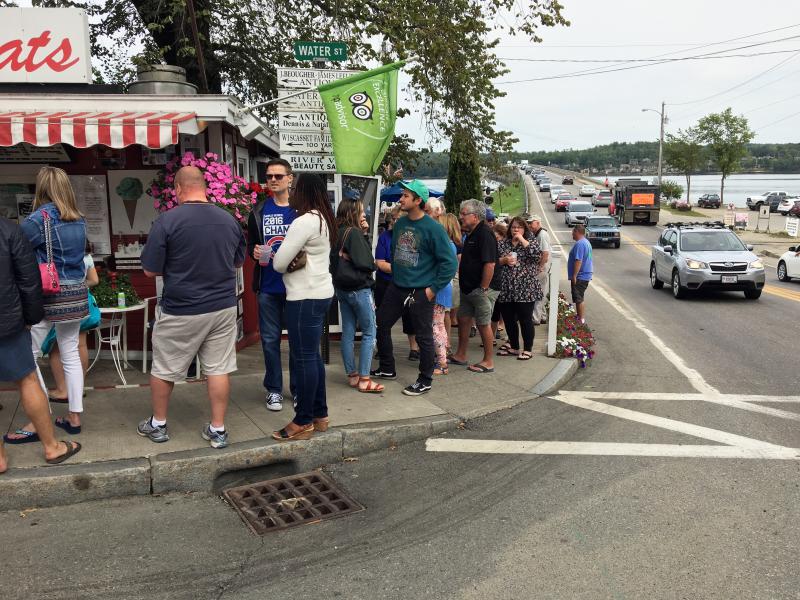 Sometimes people wait in line for an hour at Red’s Eats. SUZI THAYER/Boothbay Register