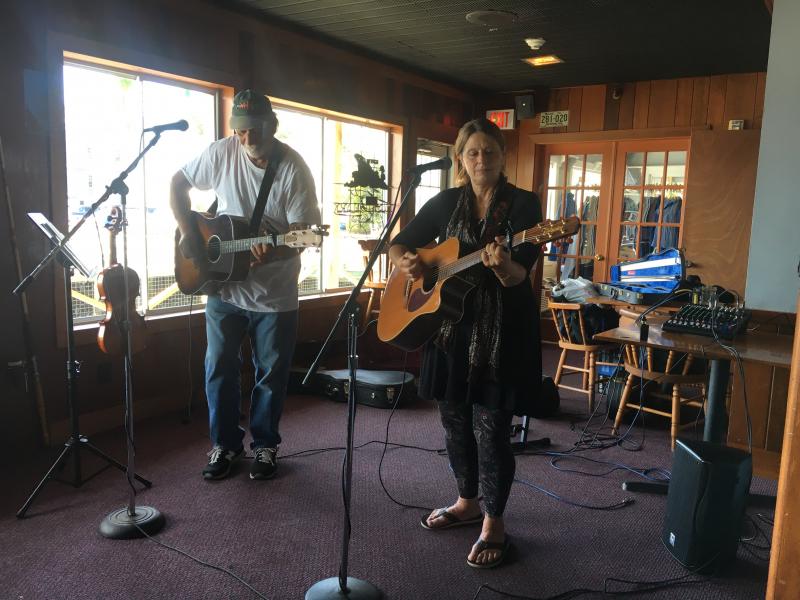 Mo Greenleaf entertained the happy tasters at Fisherman’s Wharf on Saturday morning and Caper’s in the afternoon. SUE MELLO/Boothbay Register