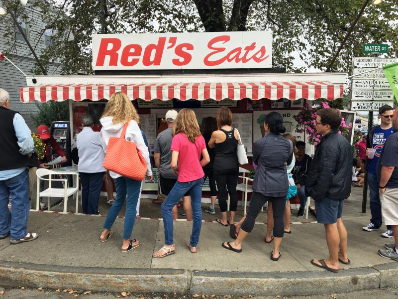 Customers say it’s worth the wait at Red’s Eats. SUZI THAYER/Boothbay Register