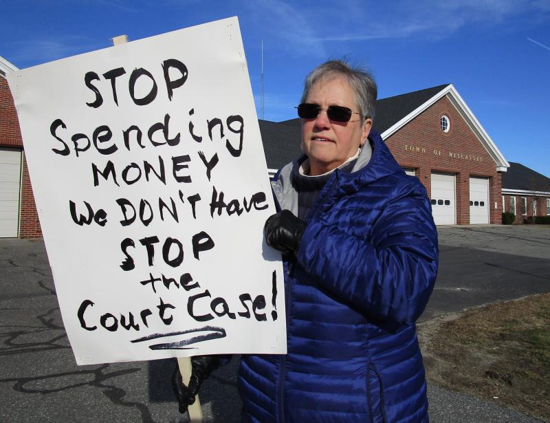 Judy Flanagan, a former Wiscasset select board member and current member of the budget committee, disagrees strongly with the select board’s decision to file suit against the Maine Department of Transportation. “I woke up to the news they filed suit over the Downtown project and felt I had to do something and so here I am,” she said. Flanagan spent Thursday protesting in front of the town office. PHIL DI VECE/Wiscasset Newspaper
