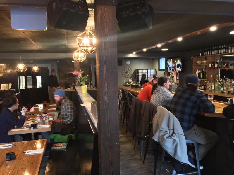 There’s a half-wall between the bar and dining areas at O-Cha Bar & Grill in Damariscotta. SUZI THAYER/Boothbay Register