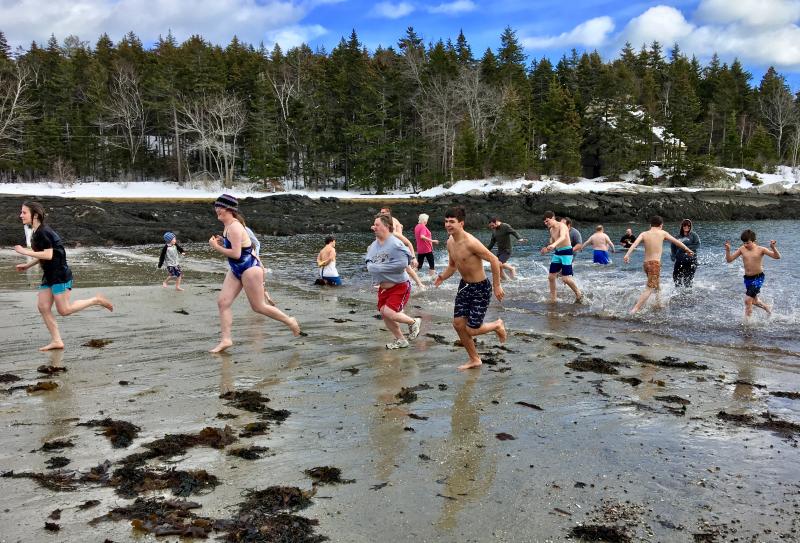 After the plunge, the Leprechaun Leapers head back to towels and warm cars. SUZI THAYER/Boothbay Register