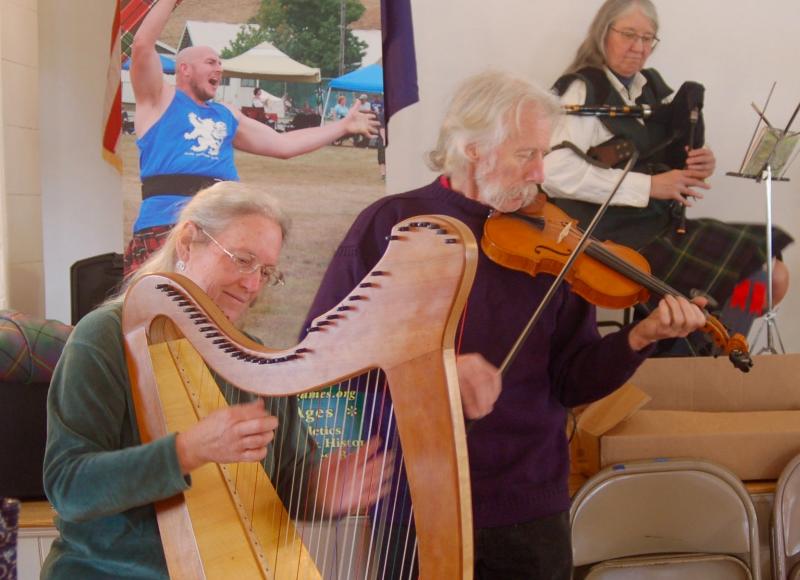 Julia Lane and Fred Gosbee play folk music. ART MAYERS/Boothbay Register