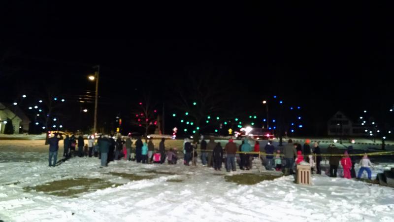 As the fire truck travels toward and through the roundabout, kids cheer as they catch a glimpse of the big guy waving to them. MARGARET HOFFMAN/Boothbay Register