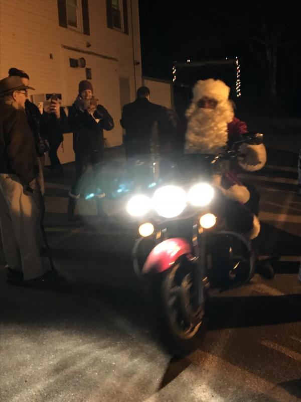 Santa heads in. KELLIE BIGOS/Boothbay Register