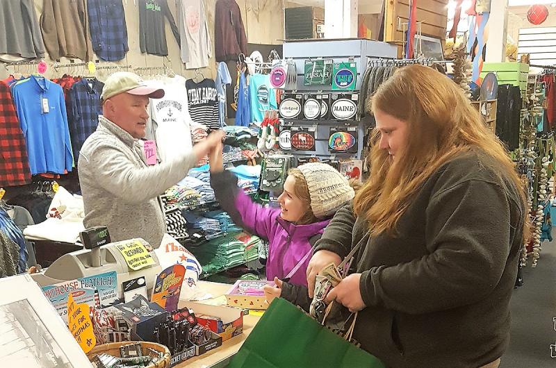 Smiling Cow owner Mark Gimbel and a young girl exchange a high-five during Men’s Night. STEVE EDWARDS/Boothbay Register