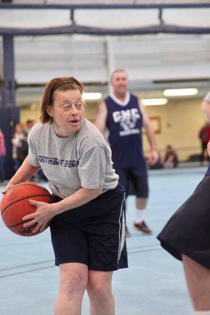 Ronda LeConte looks for a pass. Courtesy of Earl Brewer