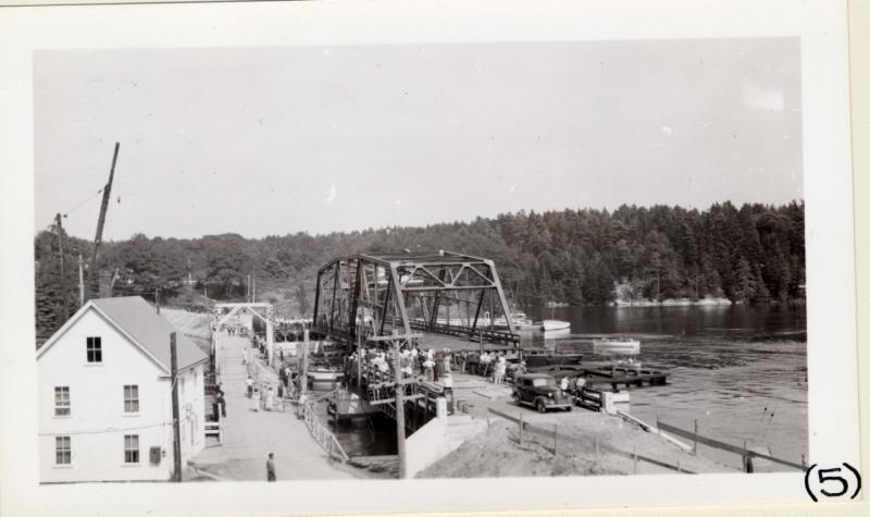The first swing bridge connecting Southport Island and Boothbay Harbor. Courtesy of MDOT historic bridge archives