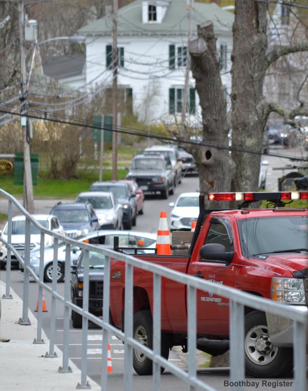 Traffic is detoured down Union Street from Oak Street during the standoff. JOSEPH CHARPENTIER/Boothbay Register