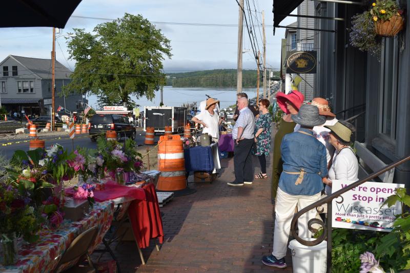 Hats were in fashion. PHIL DI VECE/Wiscasset Newspaper