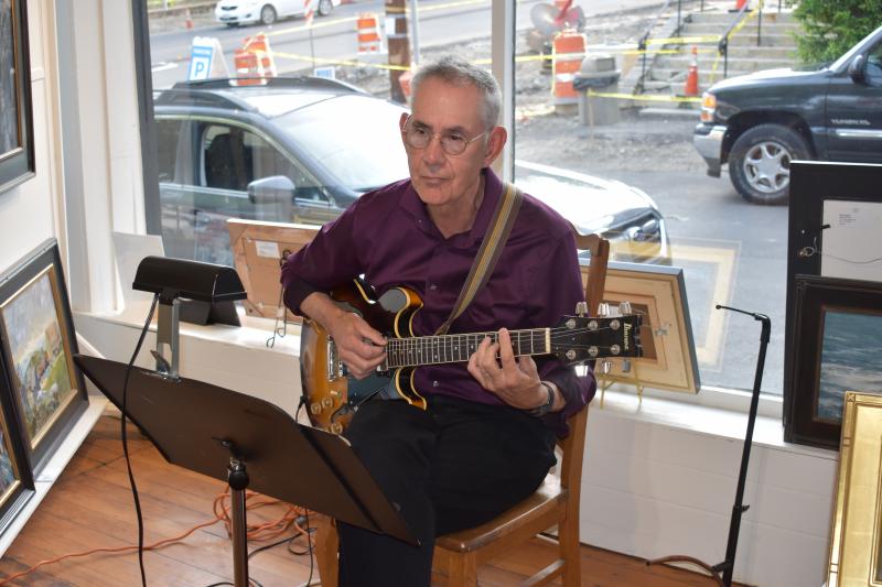 Jazz guitarist David Lawlor performs at Sylvan Gallery. PHIL DI VECE/Wiscasset Newspaper