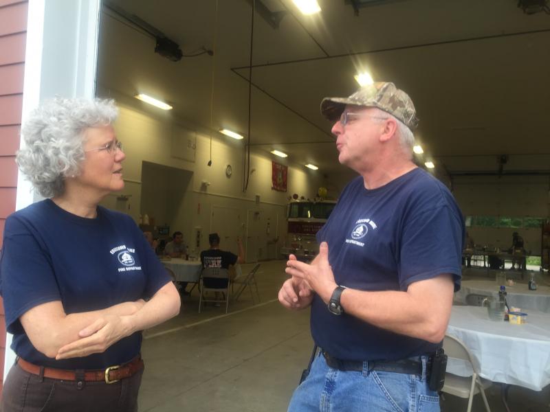 Edgecomb Community Church Pastor Kate Pinkham speaks with Edgecomb Fire Chief Roy Potter. SUSAN JOHNS/Wiscasset Newspaper