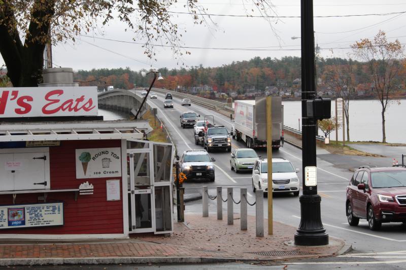 Cars stop as the signal at Water Street and Route 1 turns red for Route 1 traffic. GINA HAMILTON/Wiscasset Newspaper