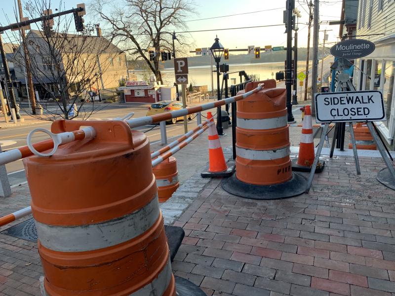 Signs of the downtown construction remain Nov. 9. SUSAN JOHNS/Wiscasset Newspaper
