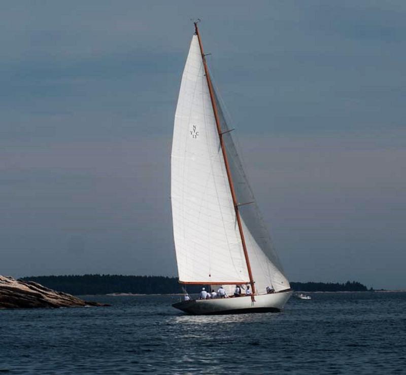 1926 NY 40 sailed by Ken Colburn and crew passes the whole fleet as they approached the second mark. Courtesy of Jon Dunsford