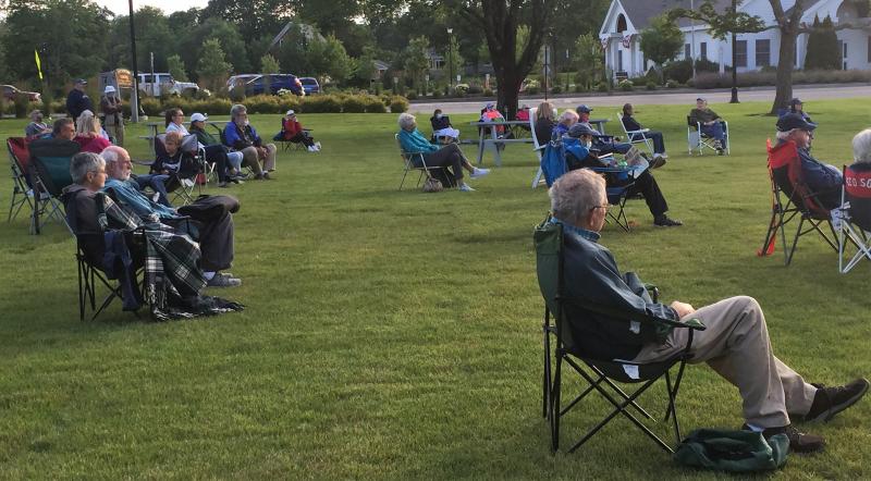 Social distancing. LISA KRISTOFF/Boothbay Register