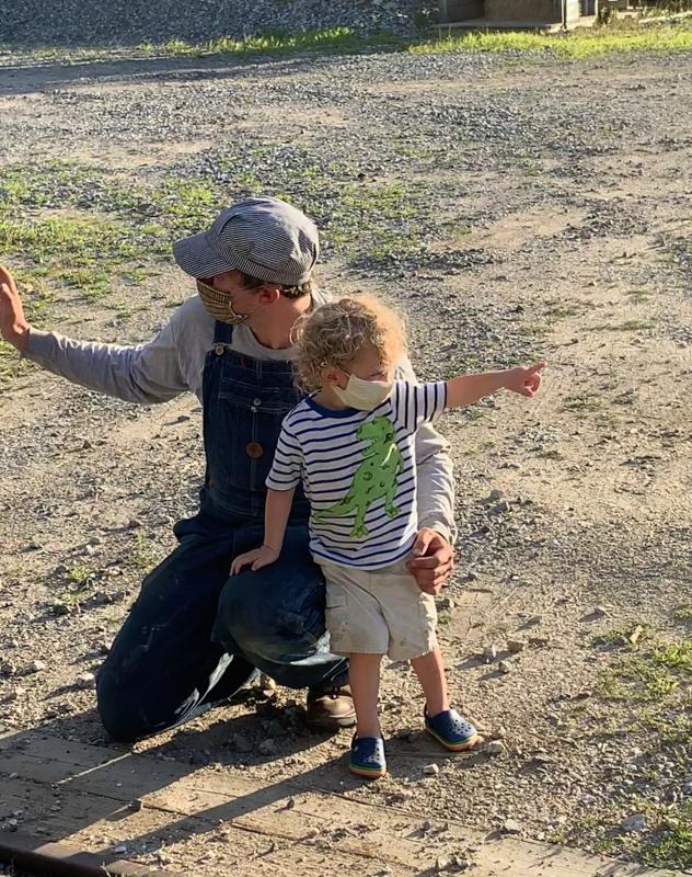 WWFRY’s Stephen Piwowarski waves and son John, 2, points at a train leaving Alna Center to return to Sheepscot Station. SUSAN JOHNS/Wiscasset Newspaper