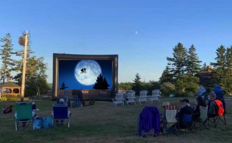 100 masked, socially distanced “E.T.: Extra Terrestrial” fans on blankets and in chairs on the lawn of Newagen Seaside Inn Aug. 28. Erin Stodder photo