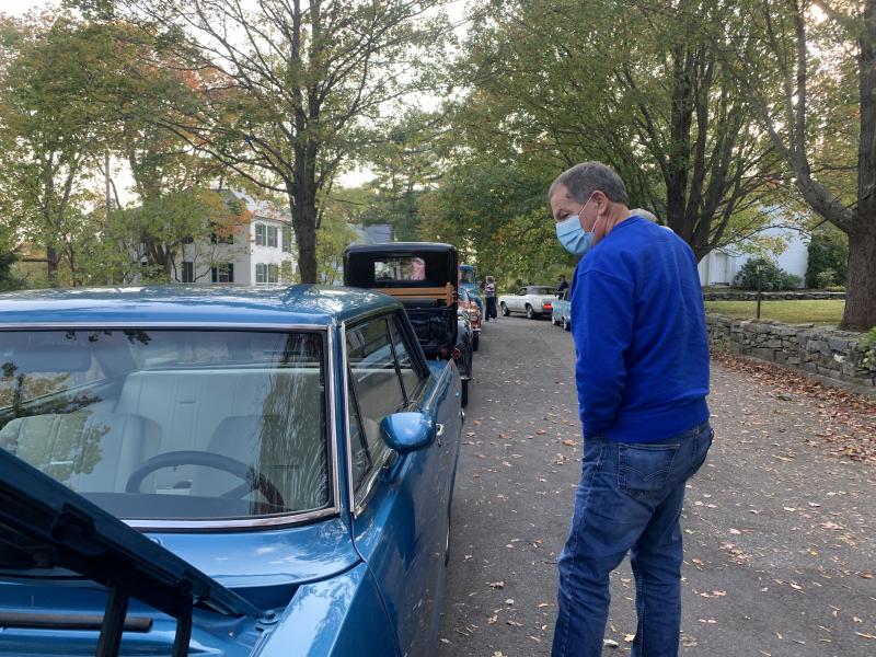 Wiscasset’s John Merry checks out the car show. SUSAN JOHNS/Wiscasset Newspaper