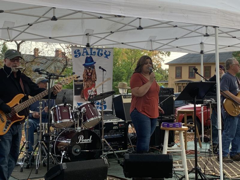 Salty Dogs performs on Wiscasset common. SUSAN JOHNS/Wiscasset Newspaper