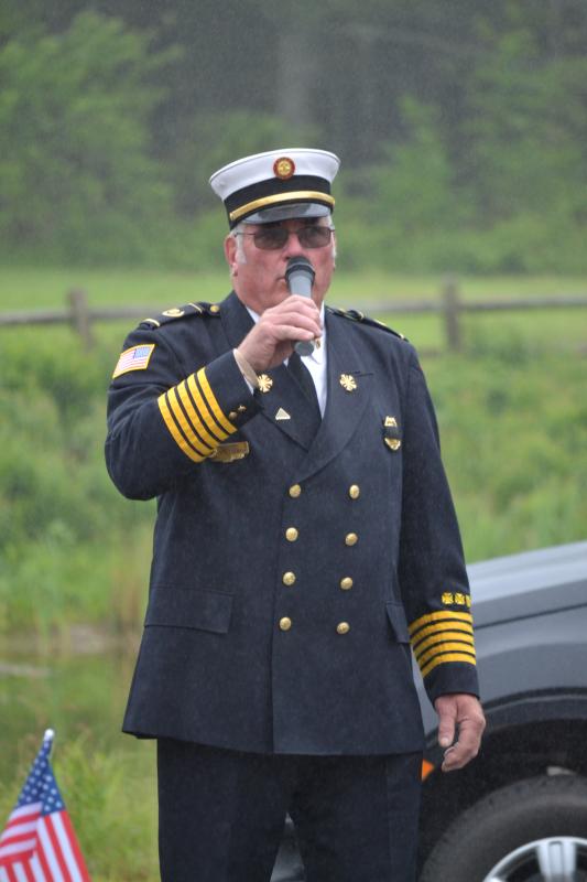 giving a memorial speech