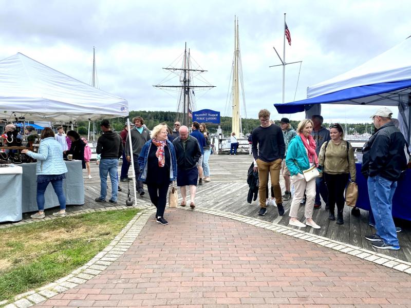 Cloudy skies didn’t stop shoppers from attending the Artists’ Alley. ISABELLE CURTIS//Boothbay Register