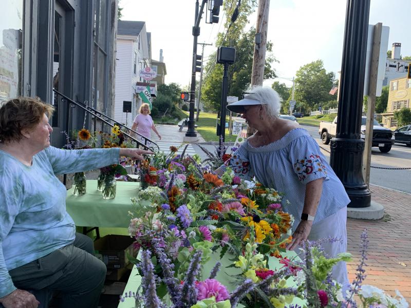 Garden Club of Wiscasset’s Jan Flowers, left, and Terry Heller. SUSAN JOHNS/Wiscasset Newspaper