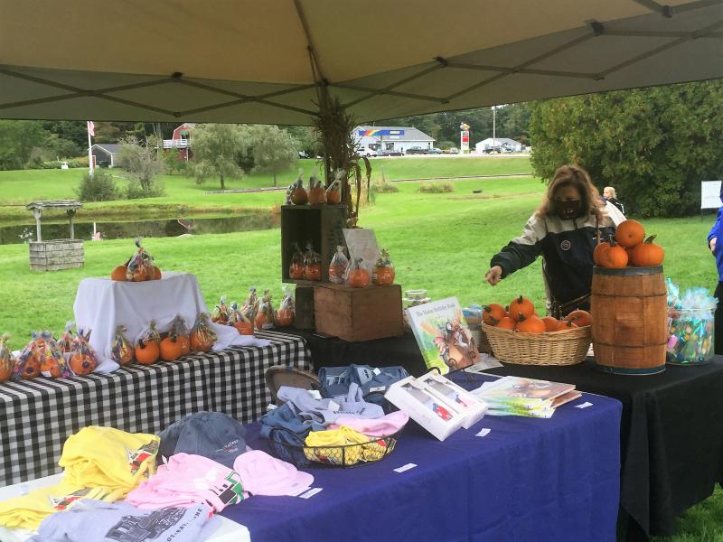 The gift table. LISA KRISTOFF/Boothbay Register