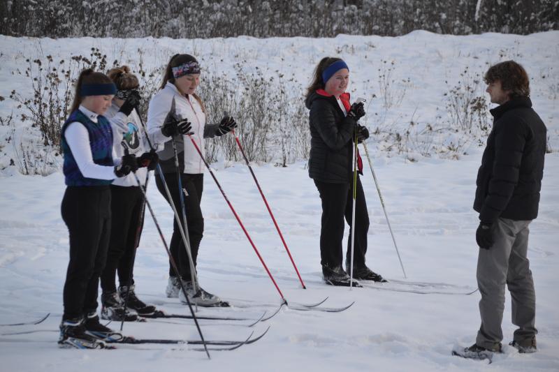 Nick Scott, right, coaches 2017’s Nordic skiing team. File photo