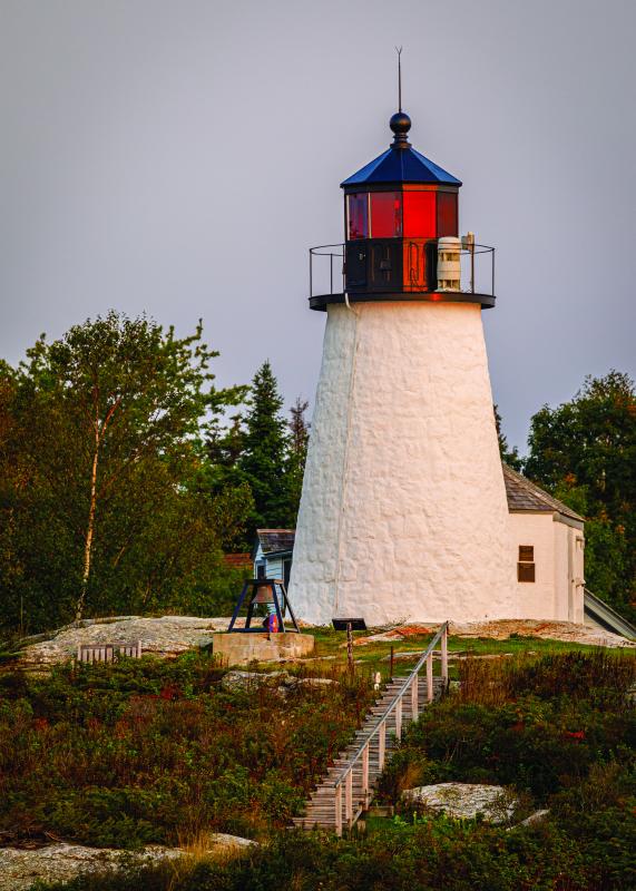 Burnt Island Lighthouse. Mike Leonard photo (www.phototourismbymike.com)
