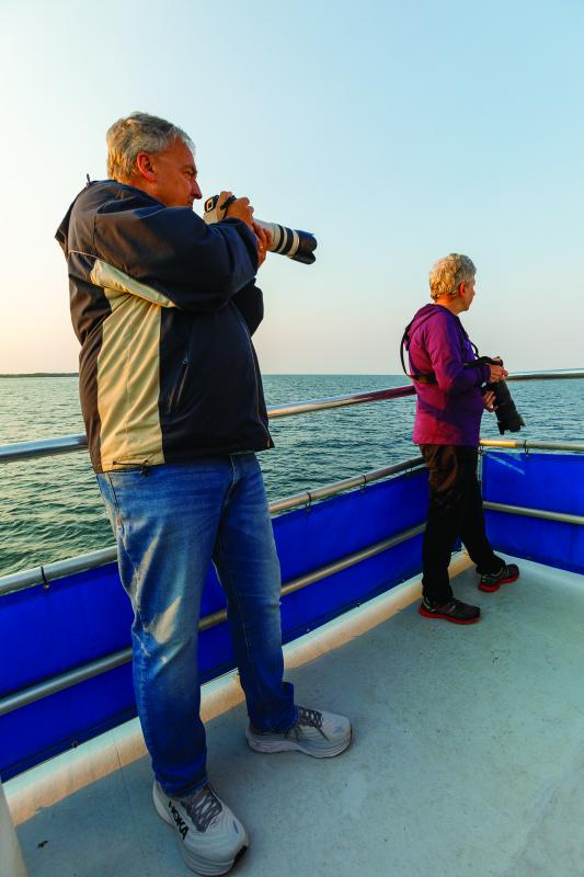 Sunrise Cruise participants. Mike Leonard photo (www.phototourismbymike.com)