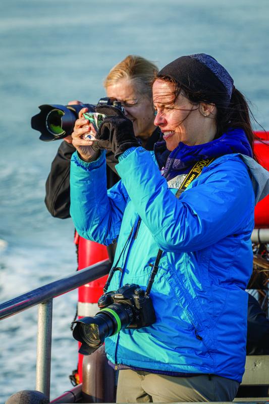 Two participants on the Sunrise Cruise. Mike Leonard photo (www.phototourismbymike.com)