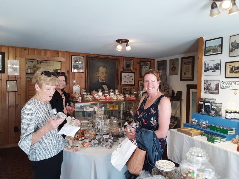 Summer visitors to the area shop at Orne’s. JANE CARPENTER/Boothbay Register