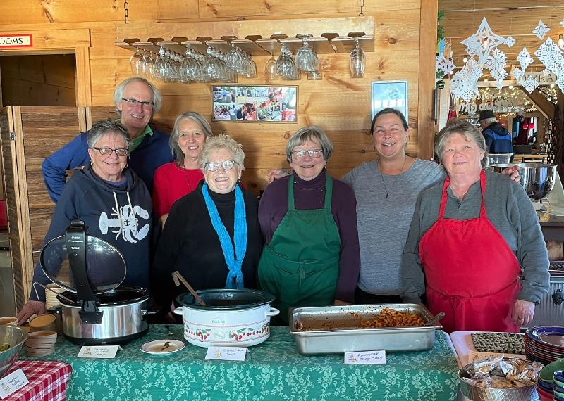 Service with a smile. From left are Kitty Boyd, Bob Boyd, Kris Ward, Nancy Van Dyke, Lisa Hallinan and Teresa Bryer. Jen Mitchell photo