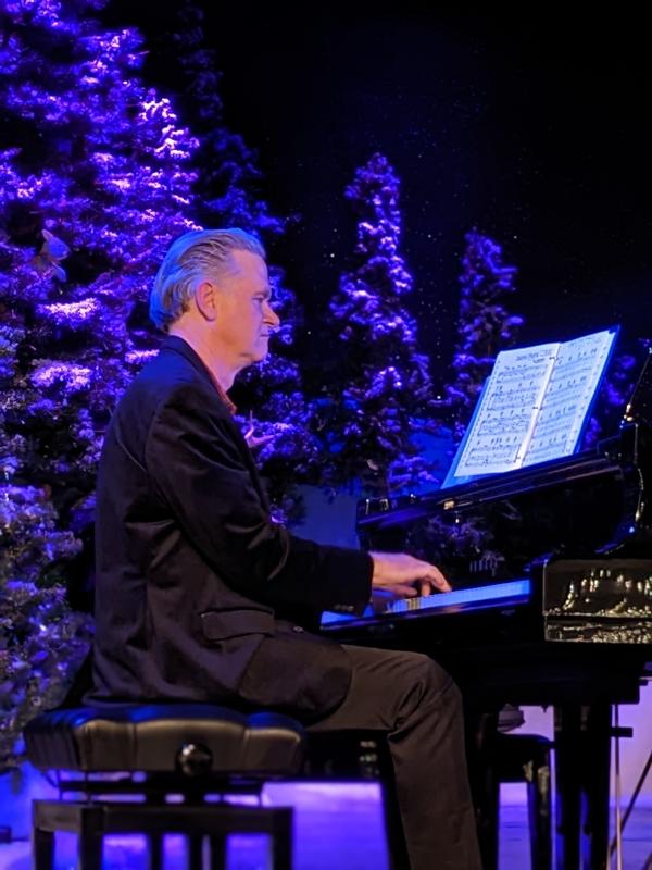 Kevin Kiley plays piano. CANDI JONETH/Boothbay Register